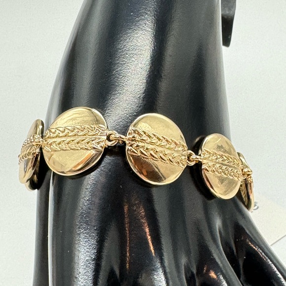 Liz Claiborne Gold Tone Disc Design linked Bracelet 7-9 inch - Picture 1 of 10